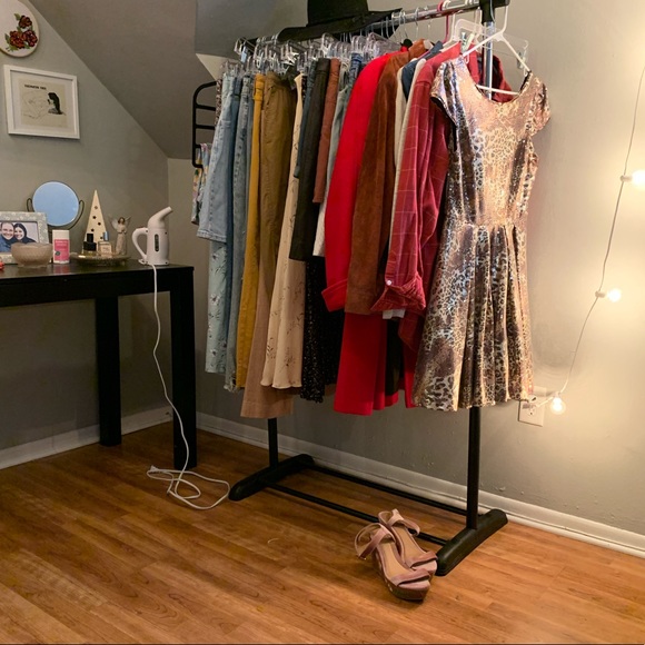 Meet your Posher, Paige and Liv - Picture 3 of 4